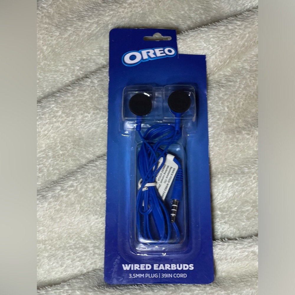 Oreo shaped Wired Earbuds